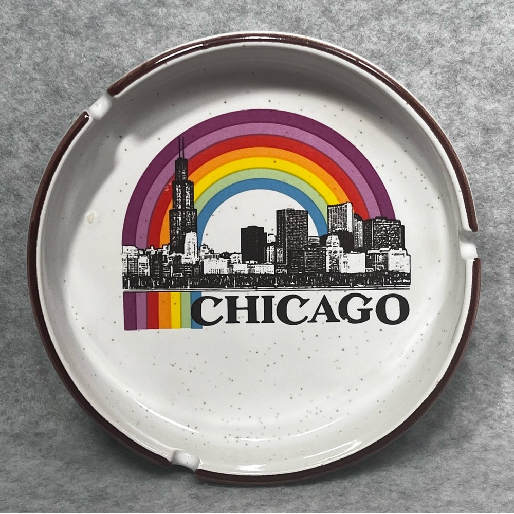 Vintage Chicago 5” Ashtray Skyline Rainbow Ceramic‎ Souvenir The Windy City 70s
